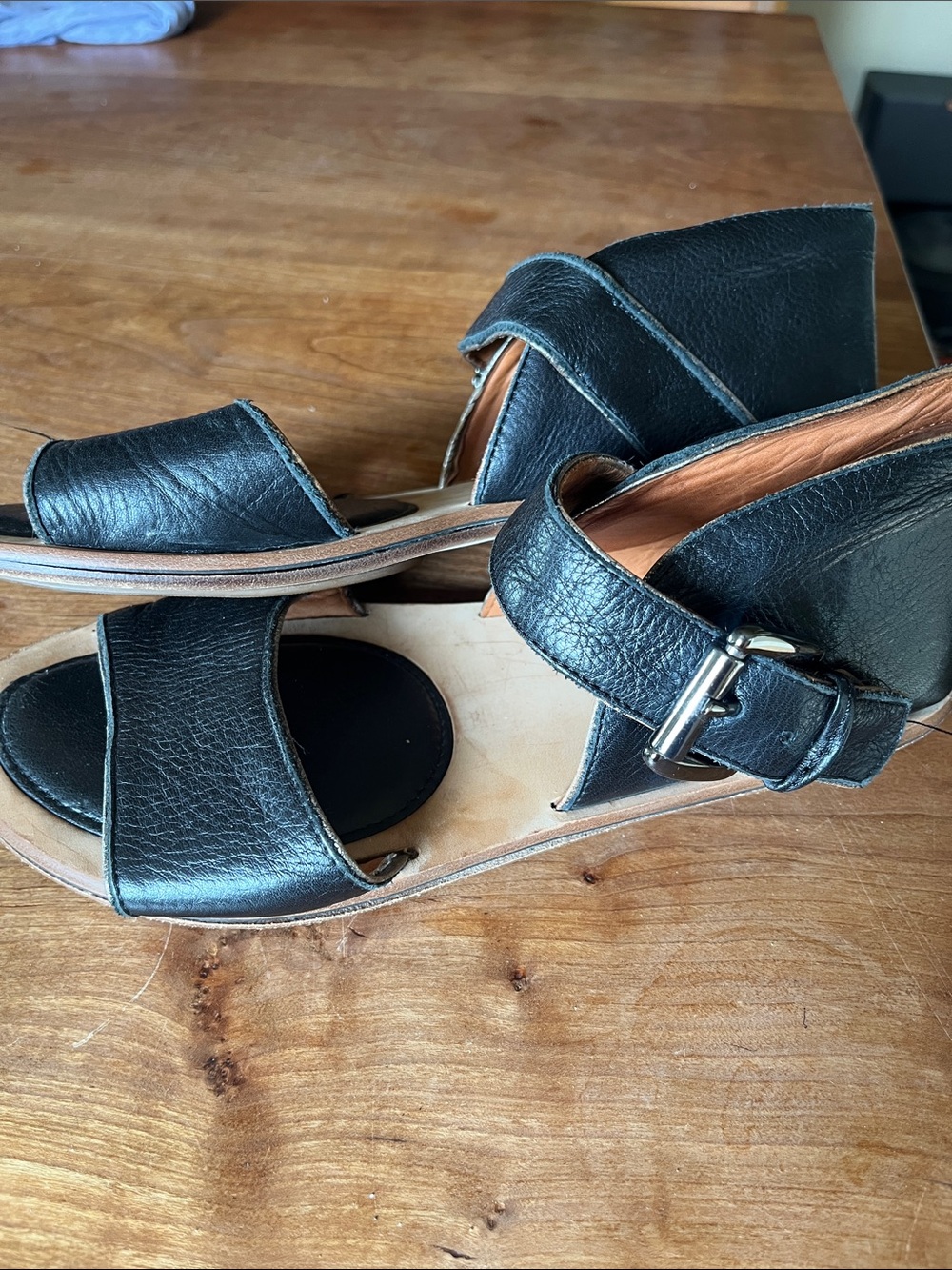 gentle souls Black Leather Ankle Buckle Sandals ultra comfortable